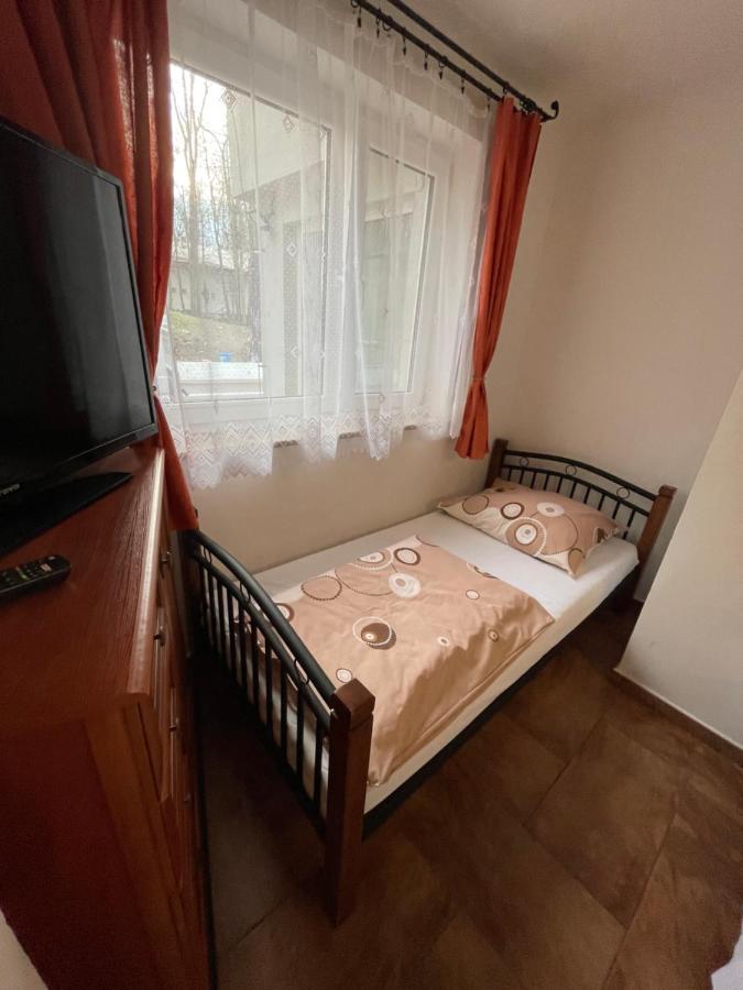 Chata Korenný vrch Pezinská Baba Pezinok Esterno foto