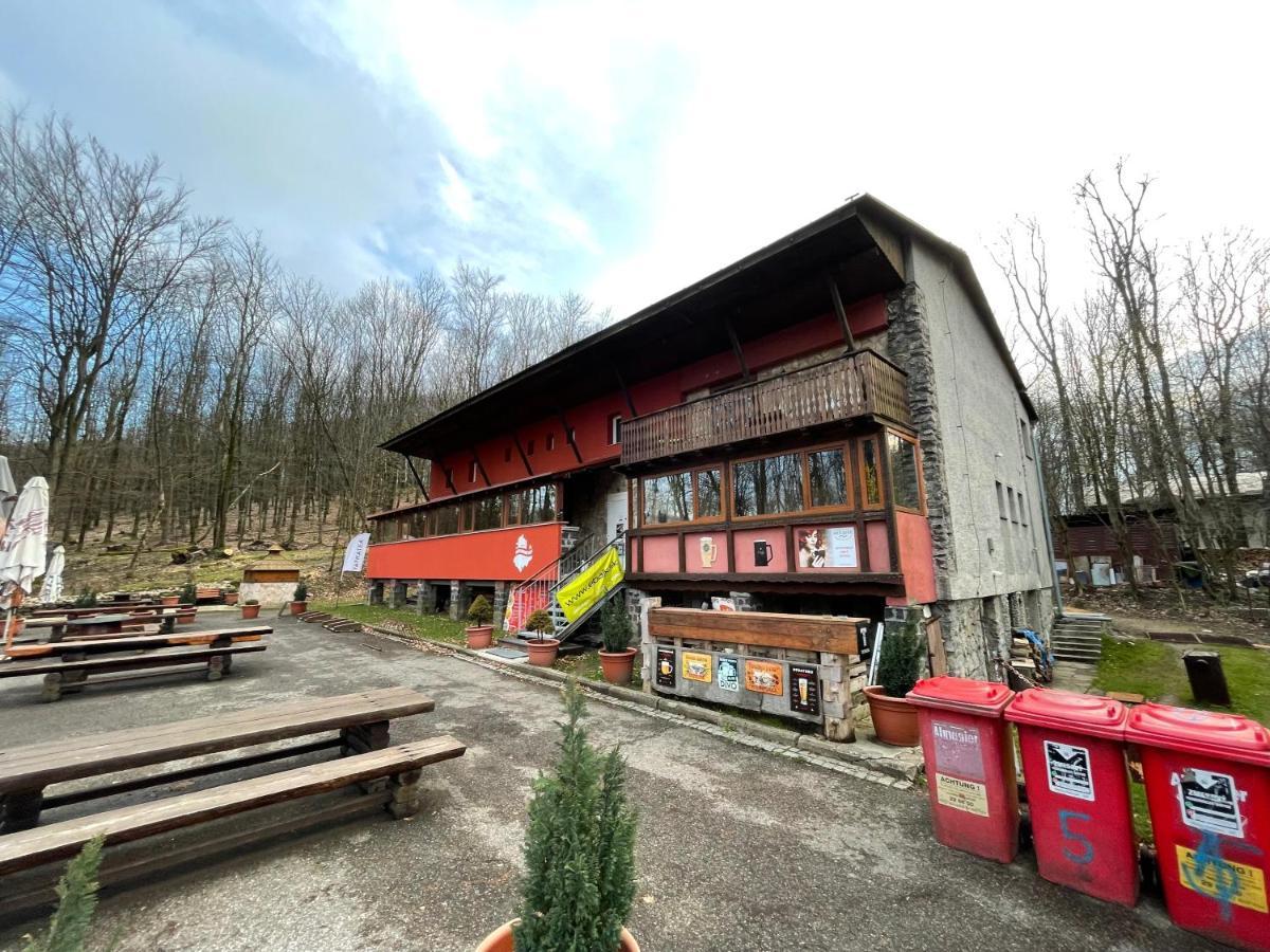 Chata Korenný vrch Pezinská Baba Pezinok Esterno foto