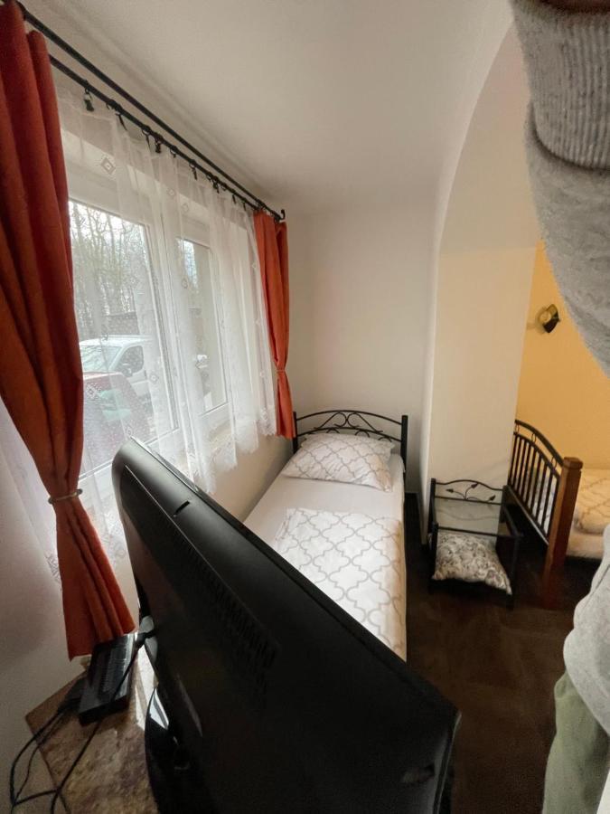 Chata Korenný vrch Pezinská Baba Pezinok Esterno foto