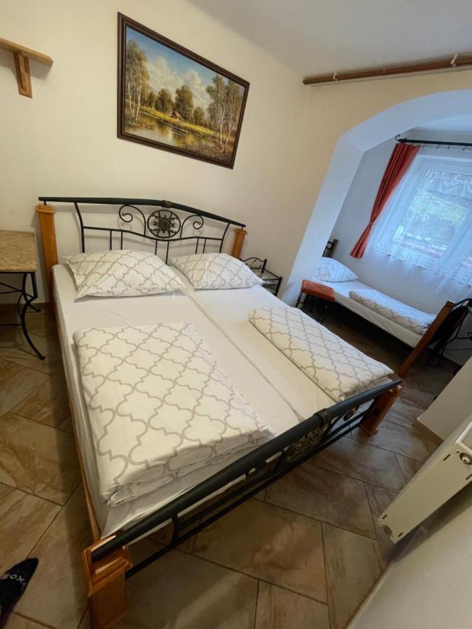 Chata Korenný vrch Pezinská Baba Pezinok Esterno foto