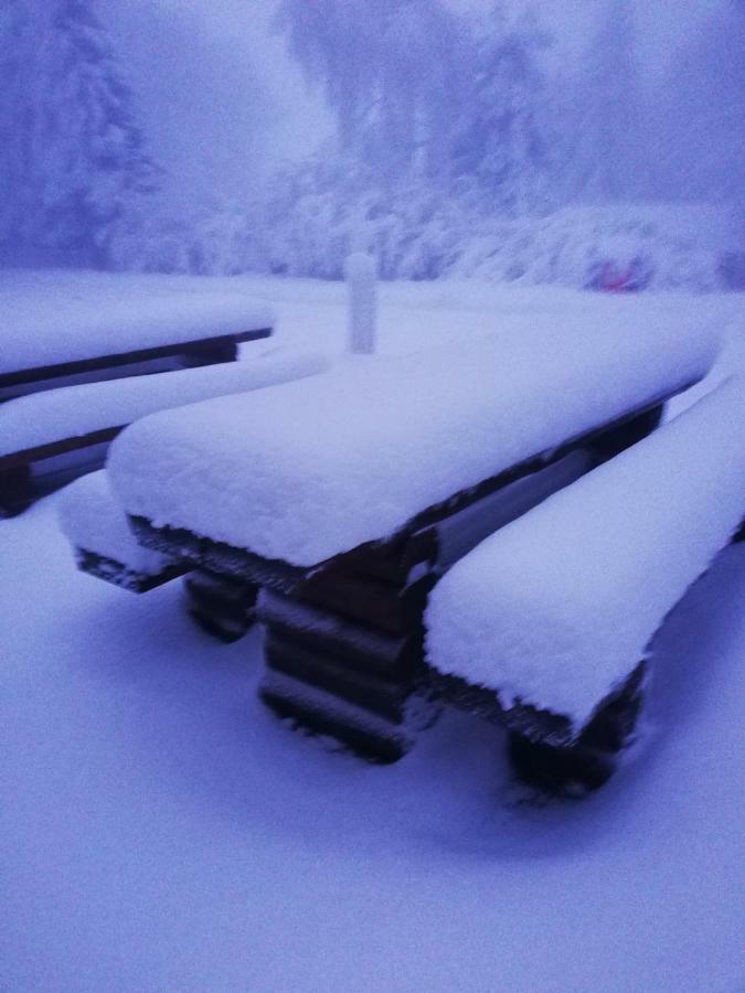 Chata Korenný vrch Pezinská Baba Pezinok Esterno foto